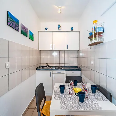 Apartment In With Kitchen *